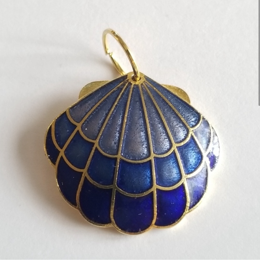 Vintage seashell pendant charm purple blue enamel gold tone cloisonne